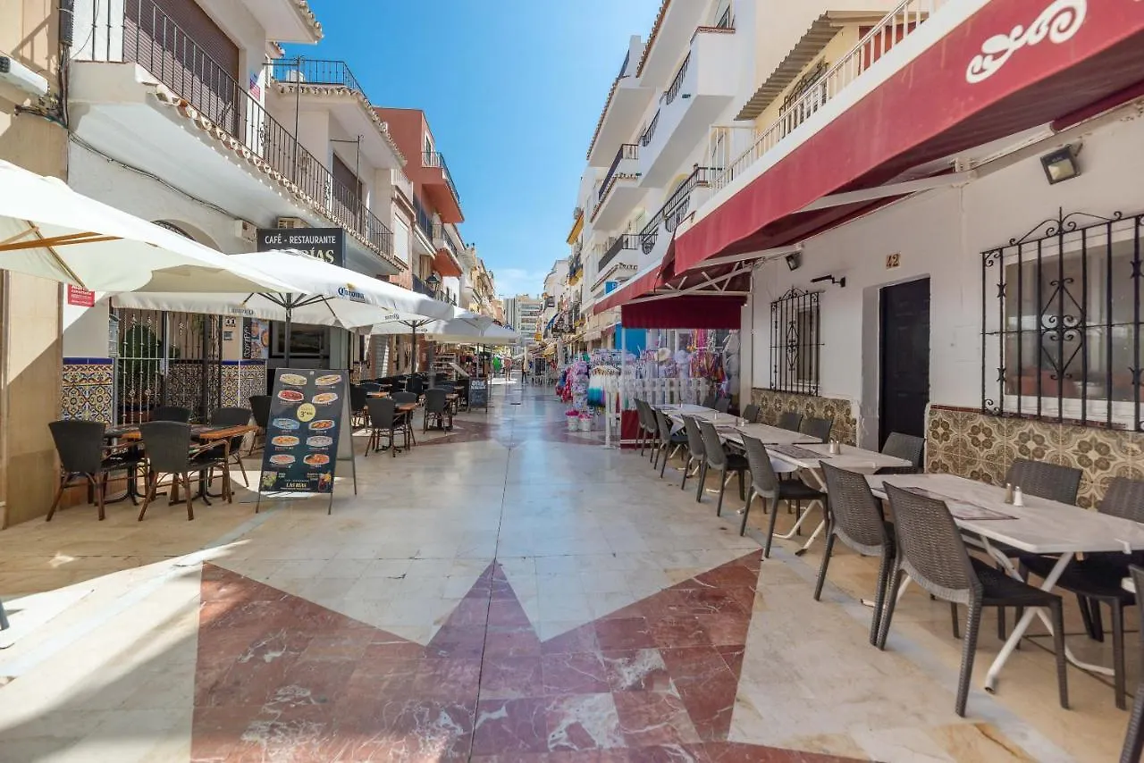 Homeforguest Bright Studio In La Carihuela Near The Beach Torremolinos 0*,  Espanha