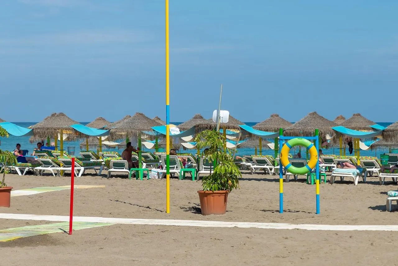 Homeforguest Bright Studio In La Carihuela Near The Beach Torremolinos Spanje